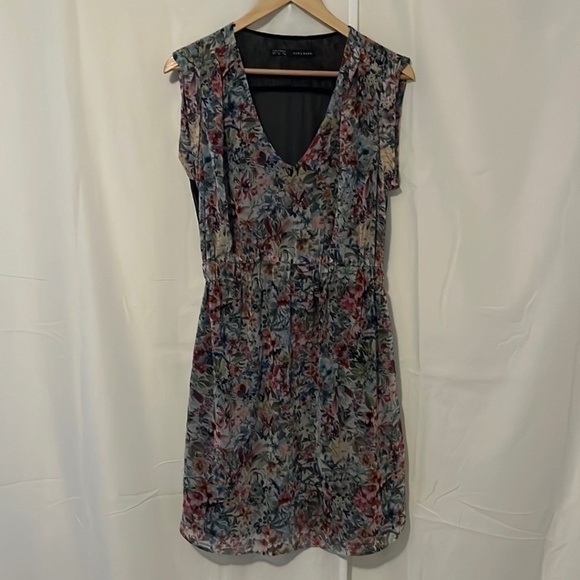 Zara Dresses & Skirts - Zara Floral Sheer Back Dress a221
